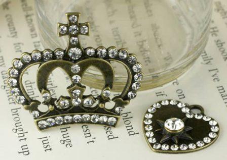 Prima Tiny Treasure Metal Charms HEART & CROWN